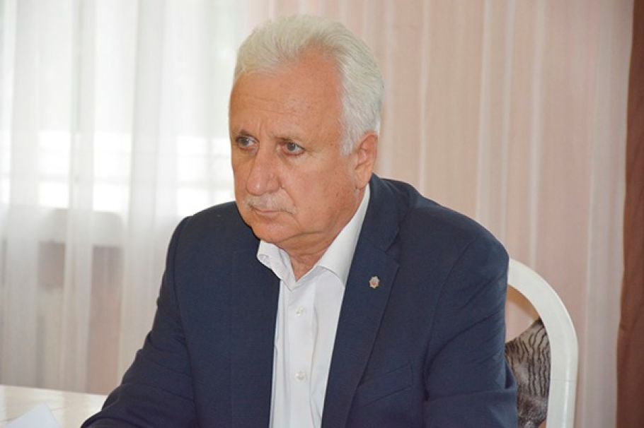 Борис Ларин