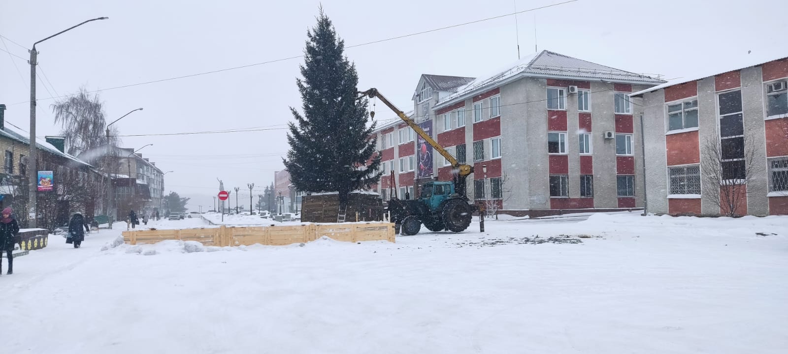 новогодняя ель в Камне-на-Оби